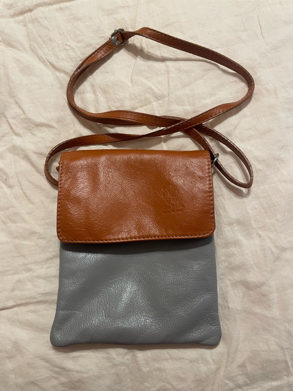 Women’s Vera Pelle Italy Utility crossbody Pouch - gray and tan. 100% leather